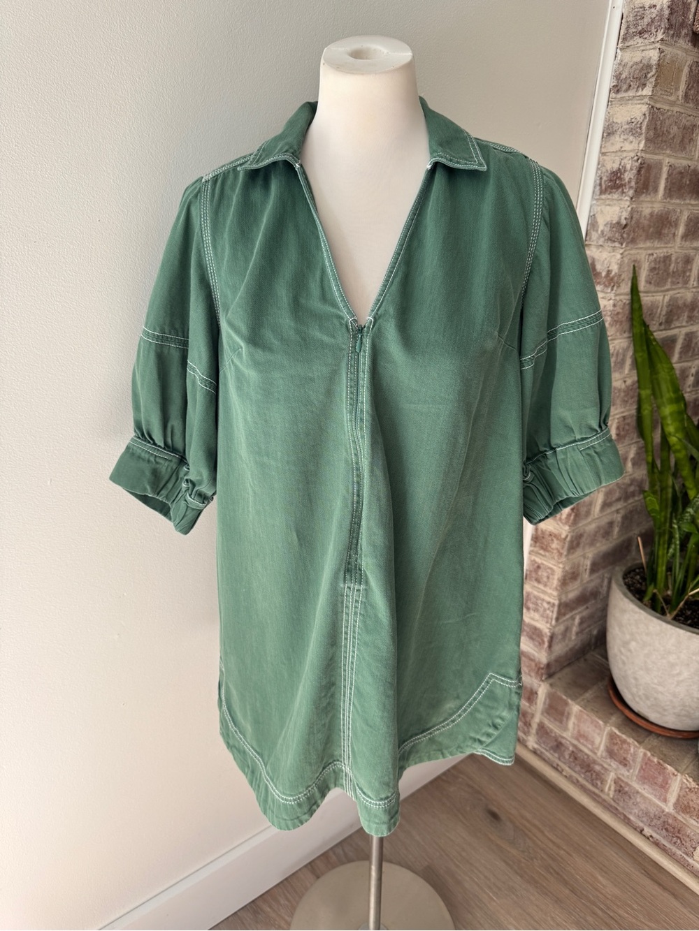 Pilcro Anthropologie Green Zip Front Mini Shirt Dress Women’s M puff sleeve